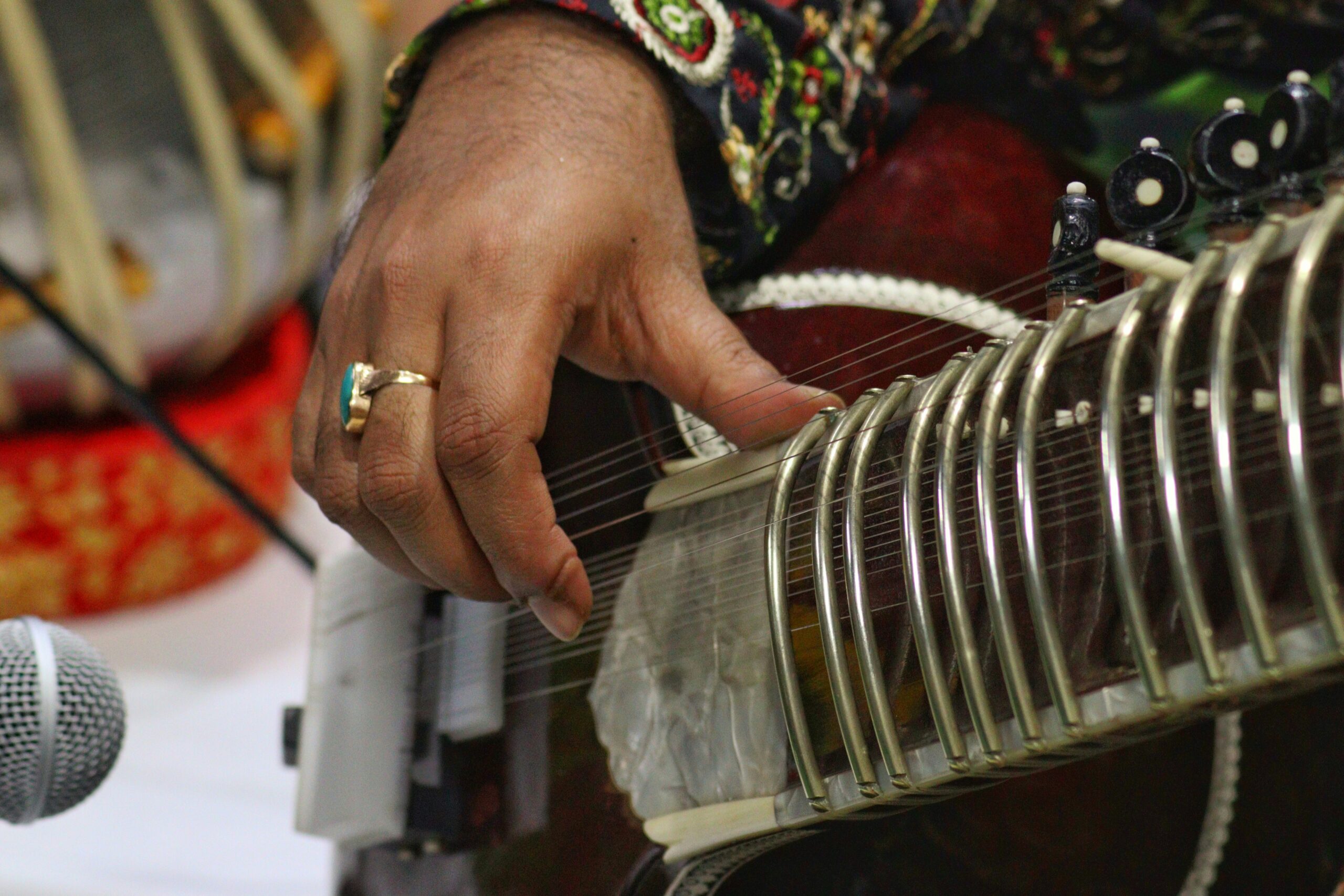 Echoes Across Borders Cultural Currents in Contemporary Music